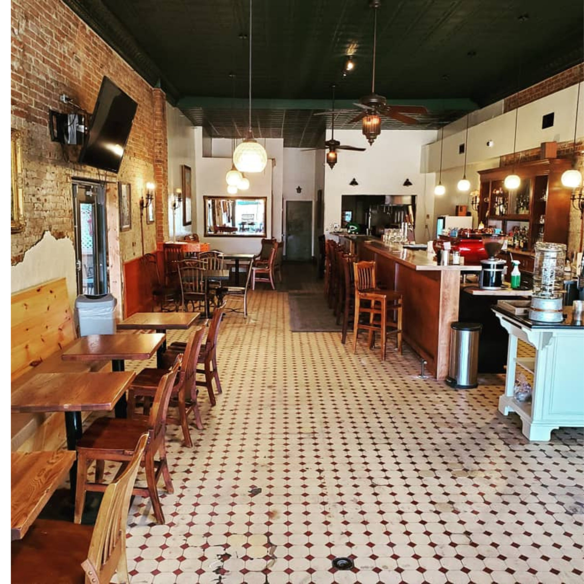 INTERIOR IMAGE OF A COFFEE SHOP